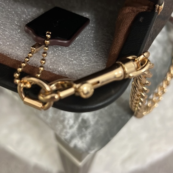 Coach purse - Picture 6 of 9